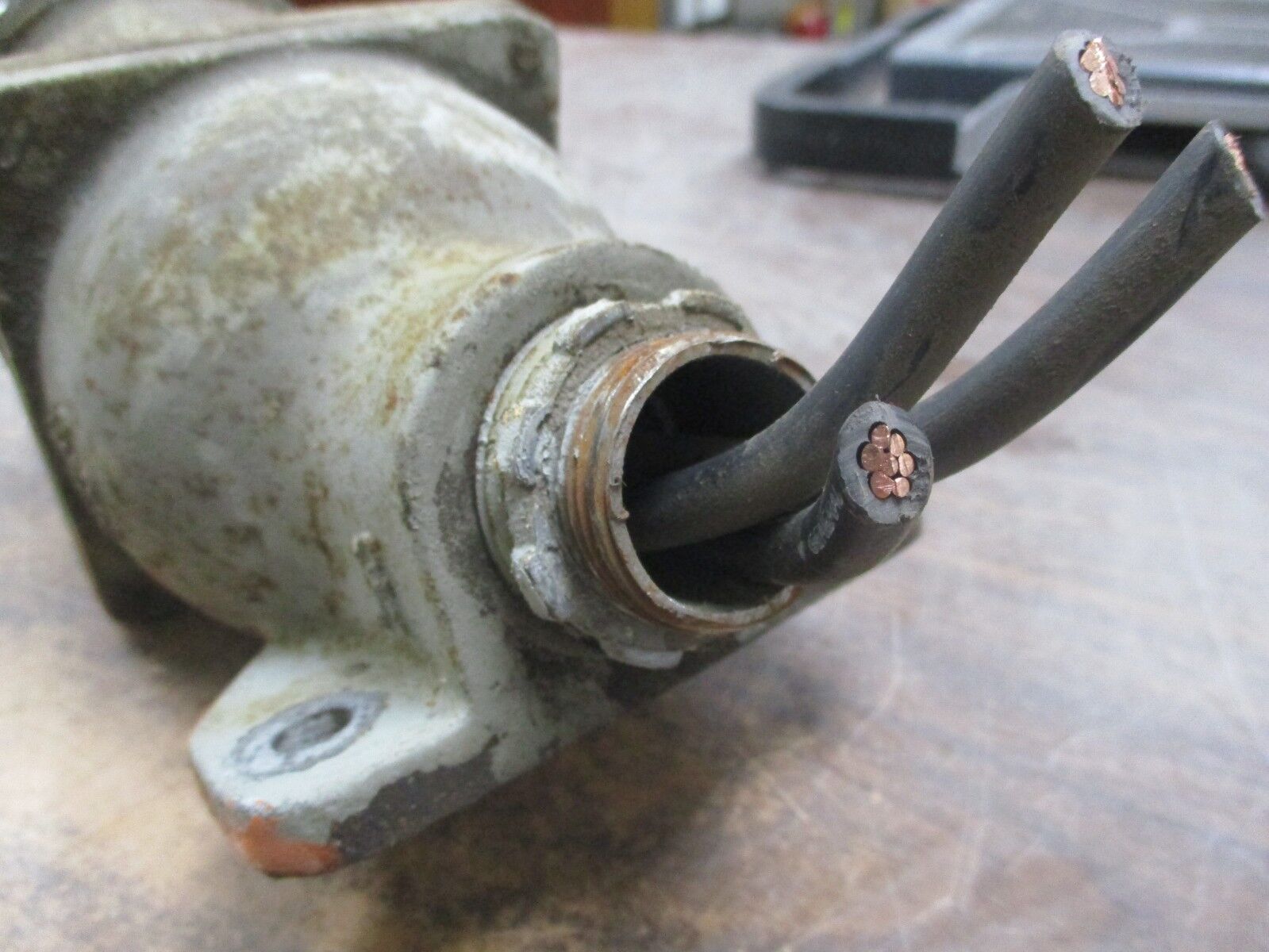 Pyle-National QuelArc Receptacle w/ Base JREBB-46046 60A 600V *No Cap* Used