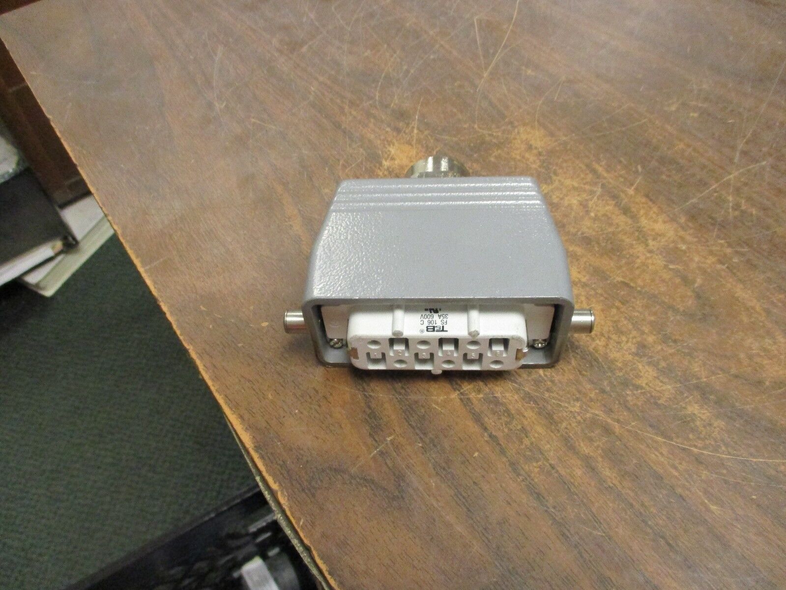 Thomas & Betts Connector FS 106 C 35A 600V Used