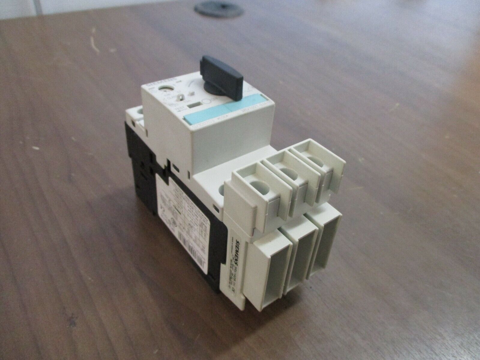 Siemens Sirius Motor Protector 3RV1021-0JA10 Trip: 0.7-1.0A w/ 3RV1928-1H Used