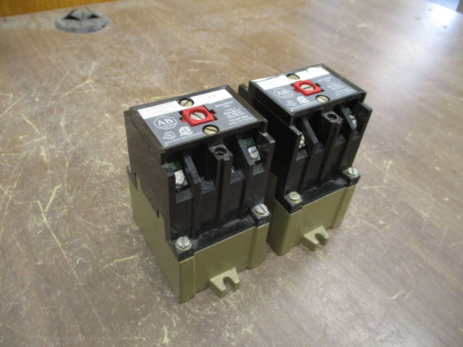 Allen-Bradley AC Relay 700-P200A1 115-120V Coil 10A 600V *Lot of 2* Used