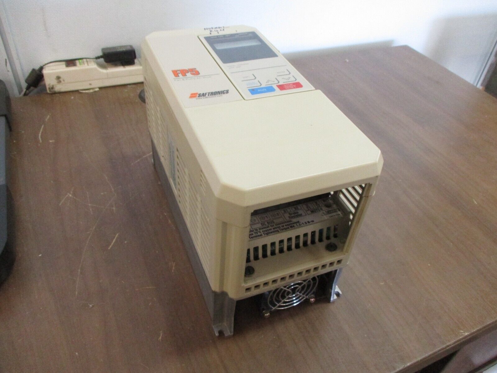 Saftronics FP5 AC Drive E7001-04F / CIMR-P5U22P2 3HP 3Ph w/ Keypad Used