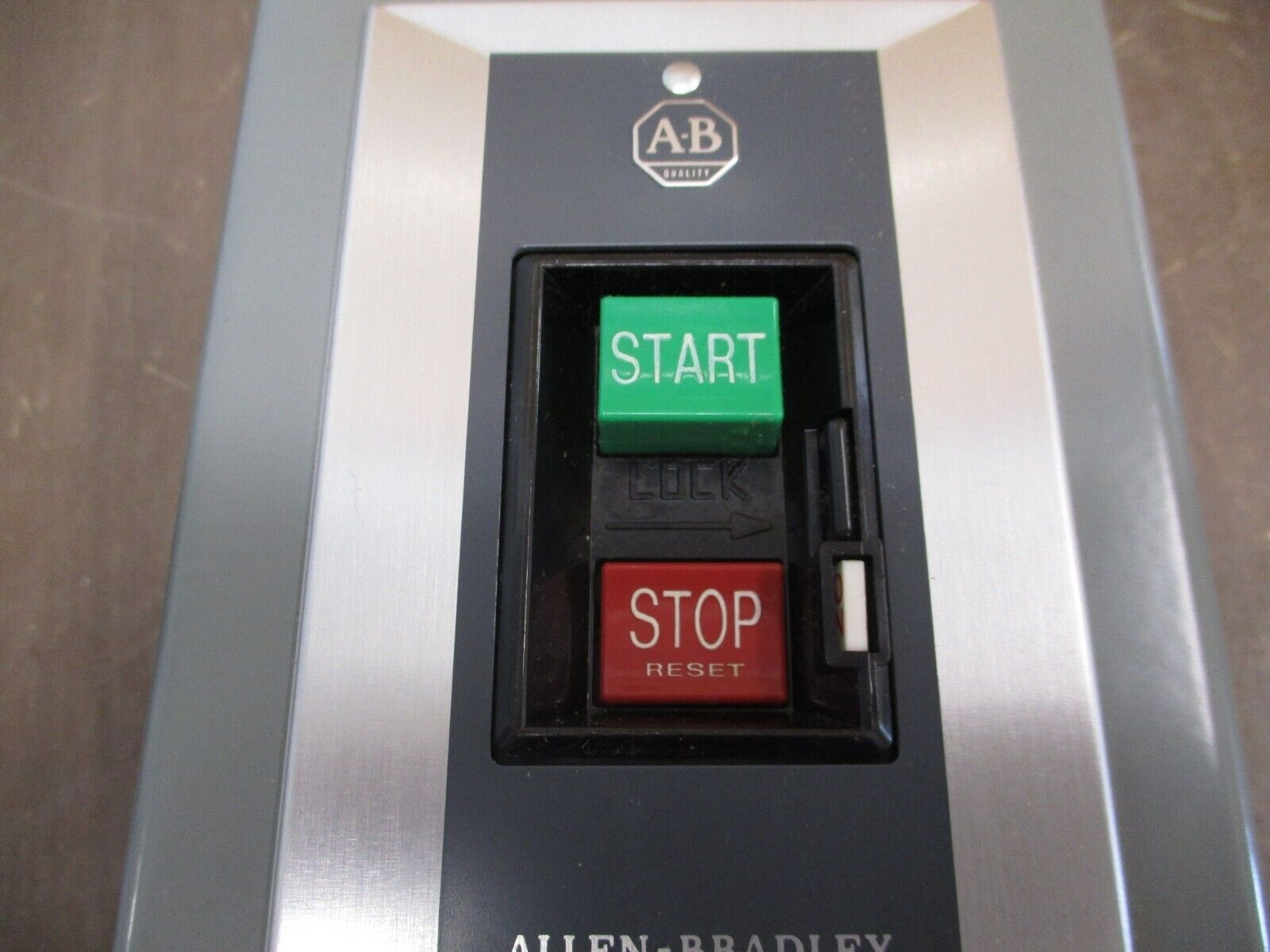 Allen-Bradley Enclosed Size 1 Manual Starter 609-AAW Ser. H 3Ph Type 1 Enclosure
