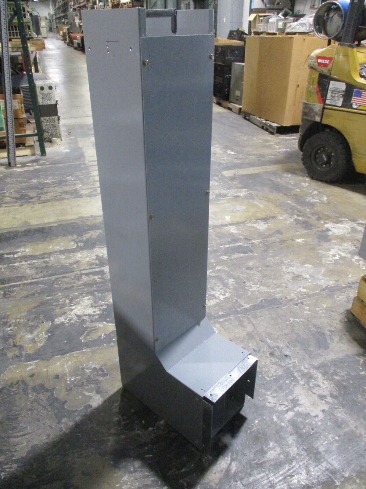 AMP Wireway w/ 90° Elbow End Length: 50" Size: 10" x 8" to 10" x 10" Used