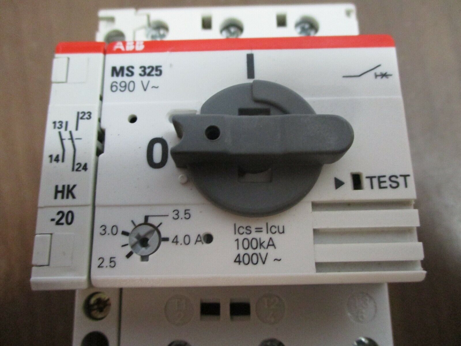 ABB Manual Starter MS 325 Trip: 2.5-4.0A 600V w/ Aux Contact Used