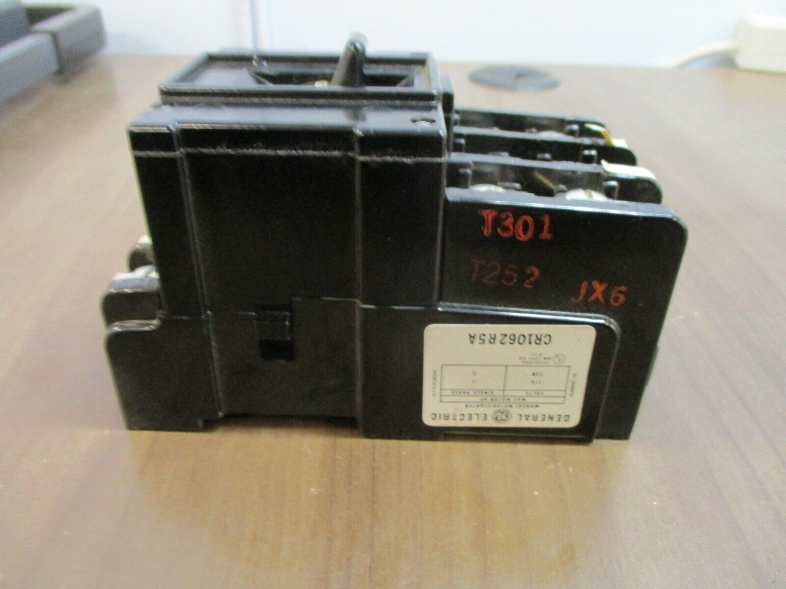 GE Manual Starter CR1062R5A 115/230V 2HP Used