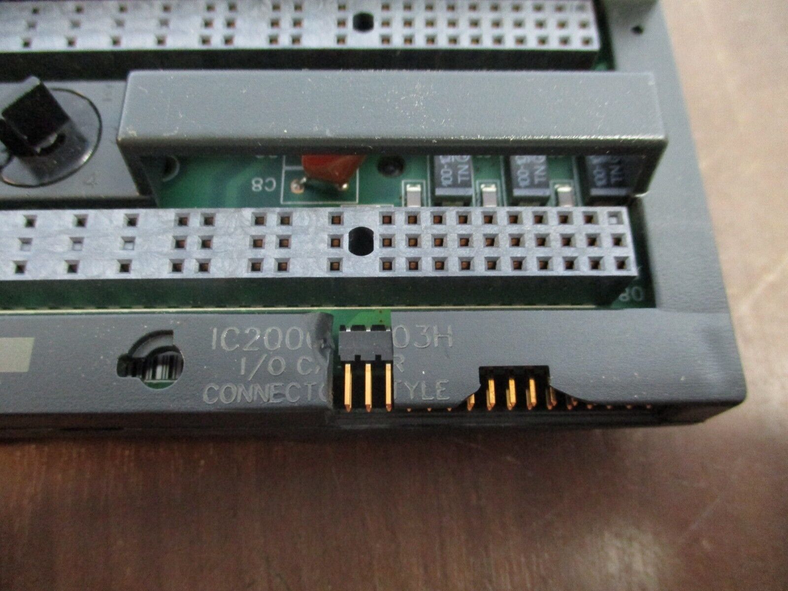 GE VersaMax I/O Carrier IC200CHS003H Connector Style *Chipped* Used