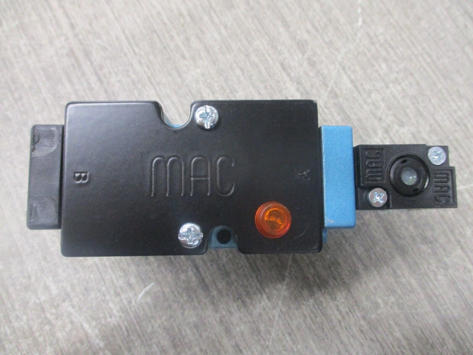 MAC Solenoid Valve 82A-AC-000-TM-DAAP-1DA *No Box* New Surplus
