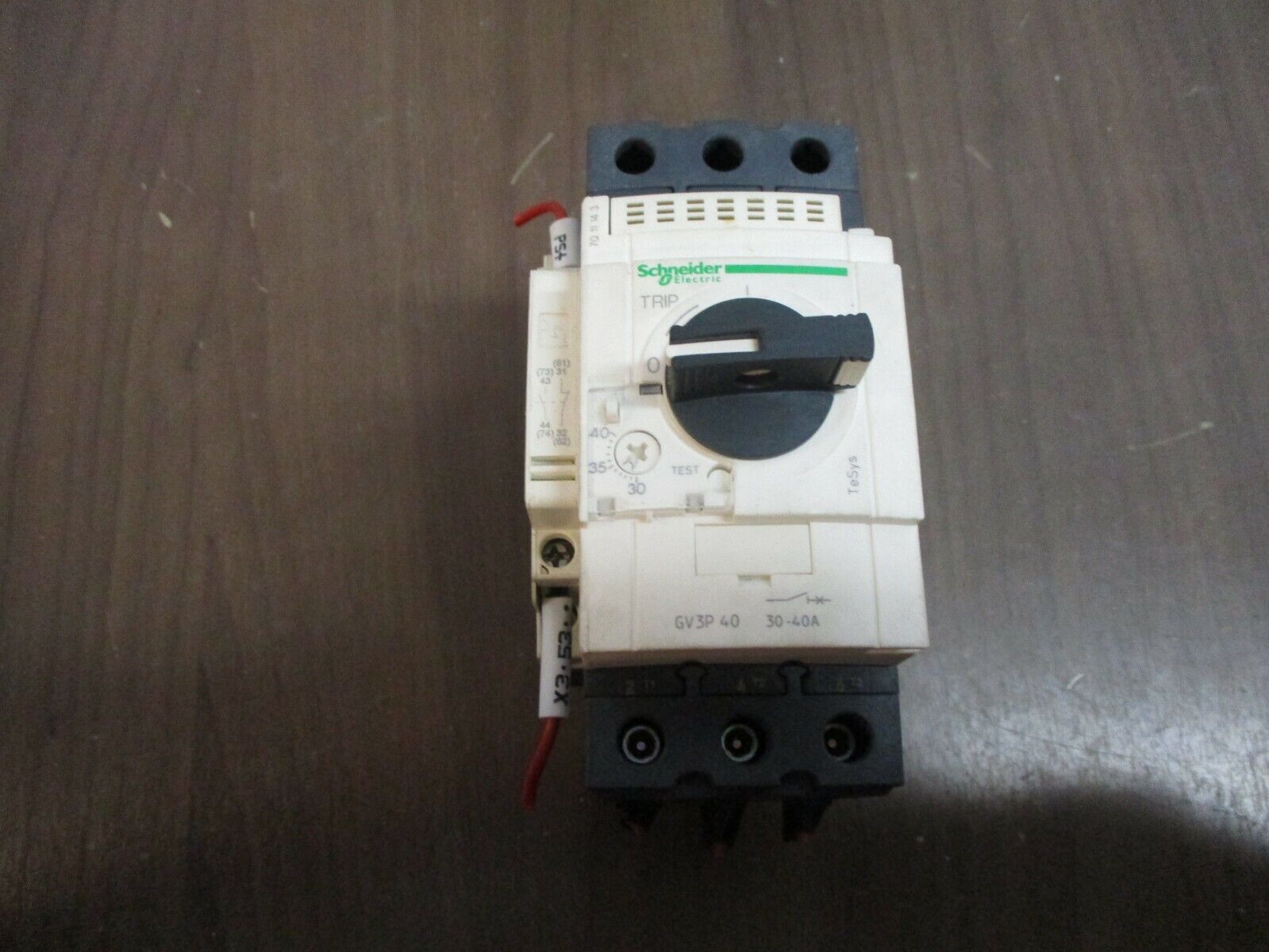 Schneider Electric Manual Starter GV3P 40 Trip: 30-40A w/ Aux Contact Used
