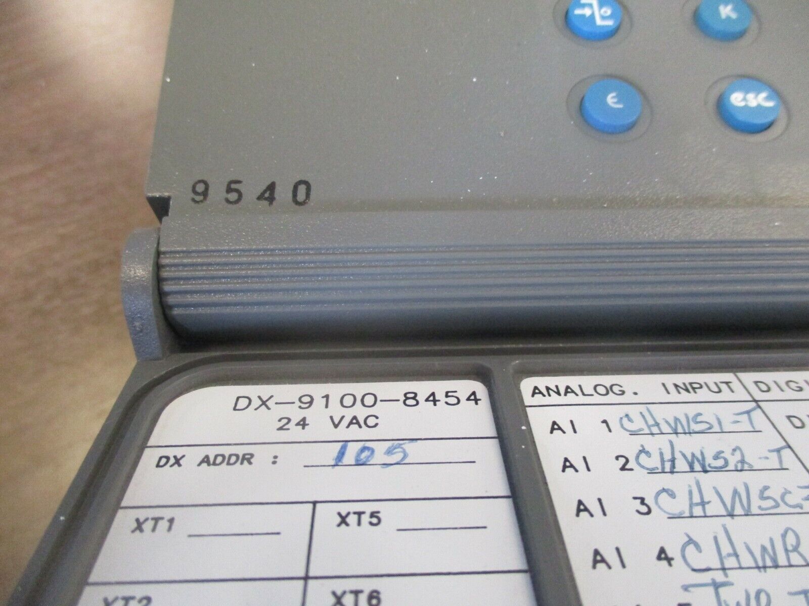 Johnson Controls Metasys Controller DX-9100-8454 24VAC *Cracked Case* Used