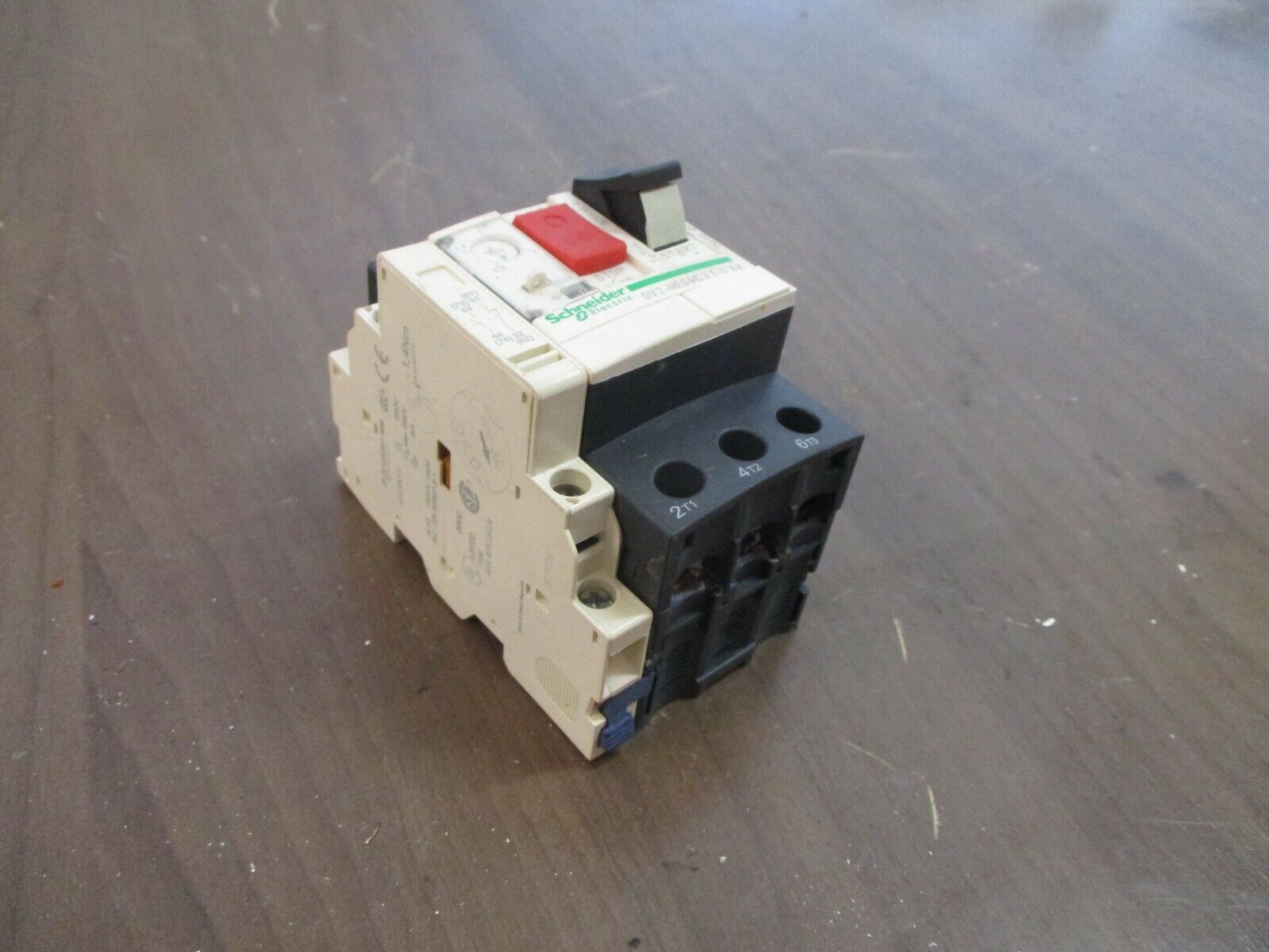 Schneider Electric Manual Starter GV2-ME06C Trip: 1-1.6A w/ Aux Contact Used