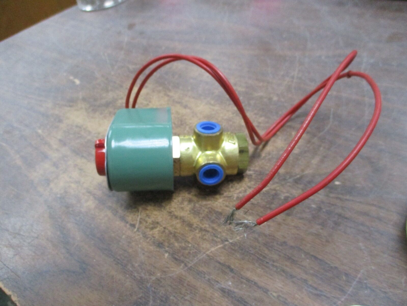 Joy Solenoid Valve 600734-252 140PSI 120V 60Hz 1/4" Pipe Used