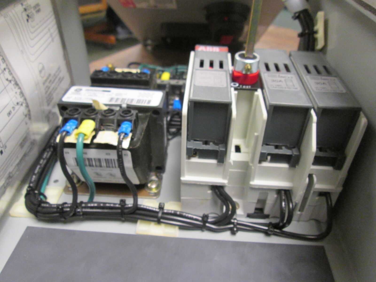 GE Spectra Series Power Meter w/ Disconnect APM4803E520 480V 50/60Hz 3Ph 3W Used