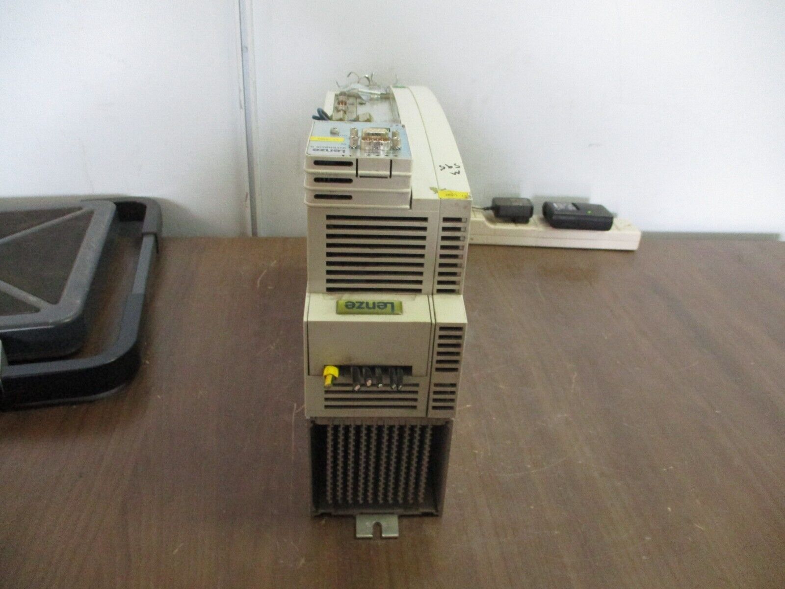 Lenze Servo Controller EVS9323-ES Input: 3Ph 400/480V 3.9A 3.2kVA 50/60Hz Used