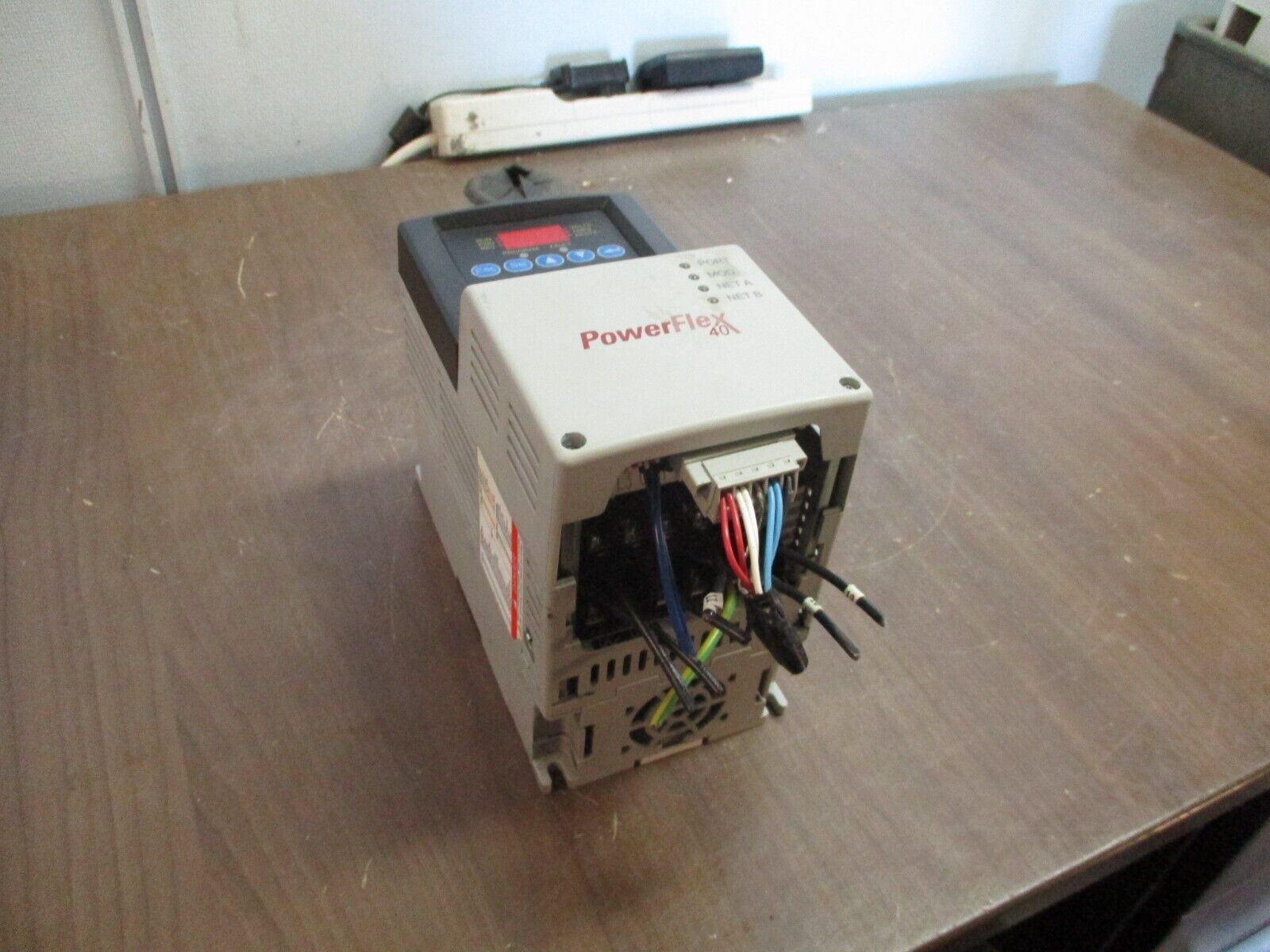 Allen-Bradley PowerFlex 40 AC Drive 22B-D2P3N104 1HP 3Ph Out: 0-460V 2.3A Used
