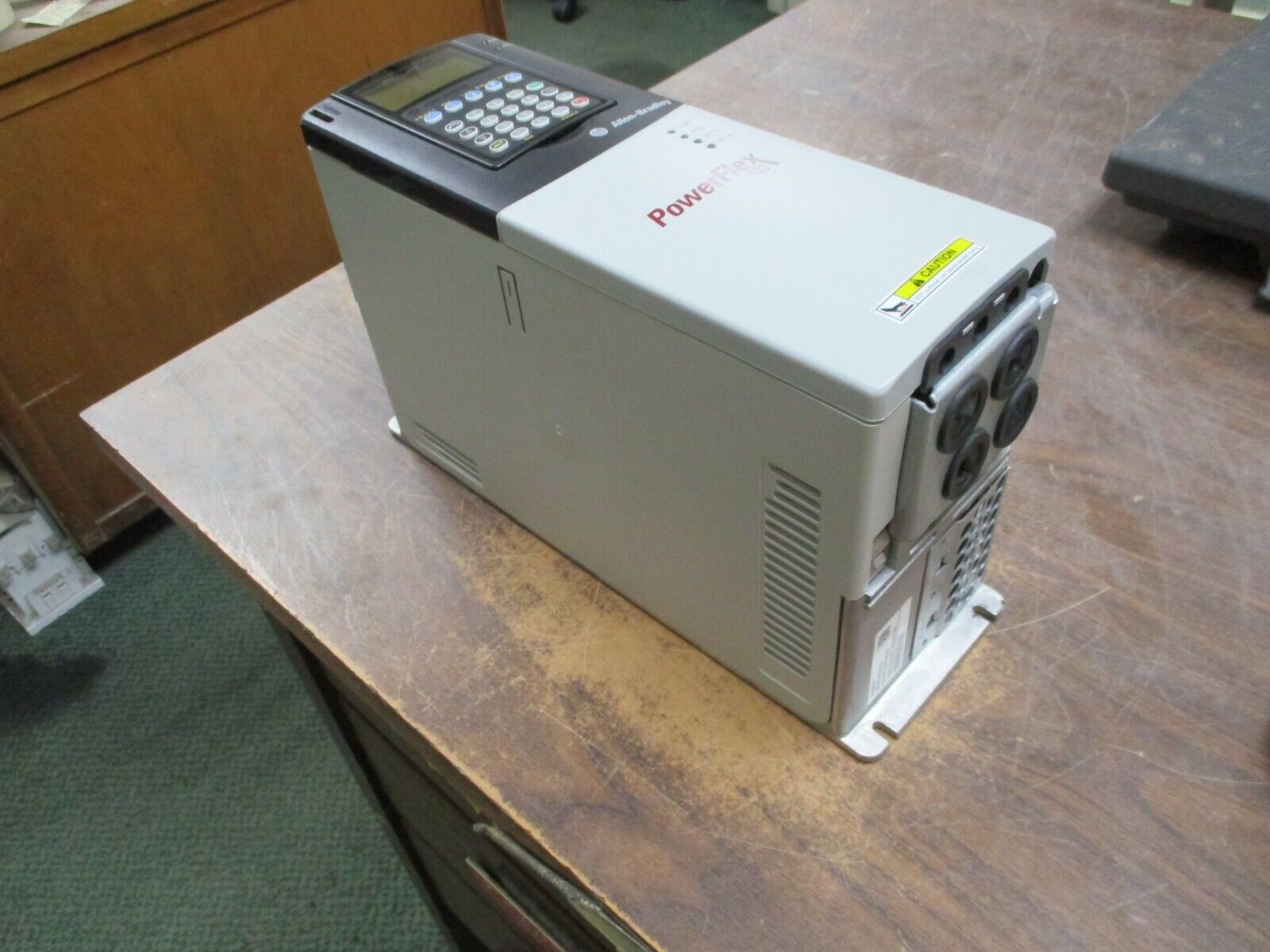 Allen-Bradley PowerFlex 700 AC Drive 20BD3P4A0AYNANC0 2HP 3Ph w/ Keypad Used
