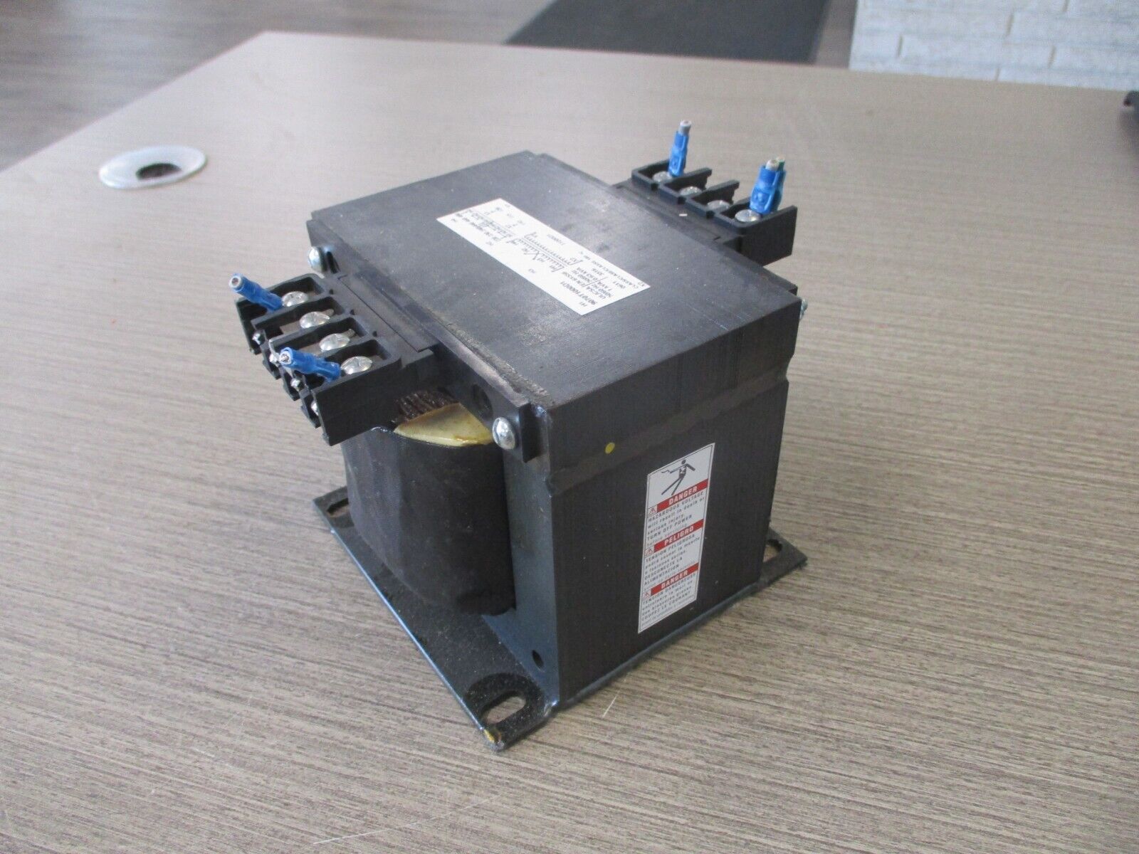 Square D Transformer 9070T1000D1 1KVA Pri:240/480, Sec: 120V .Used.