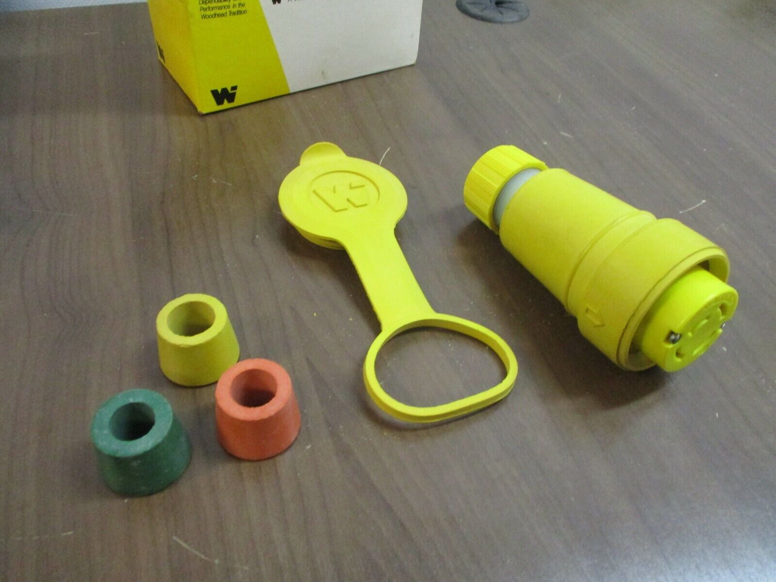 Daniel Woodhead Watertite Turnex Connector 27W09 20A 120/208V New Surplus