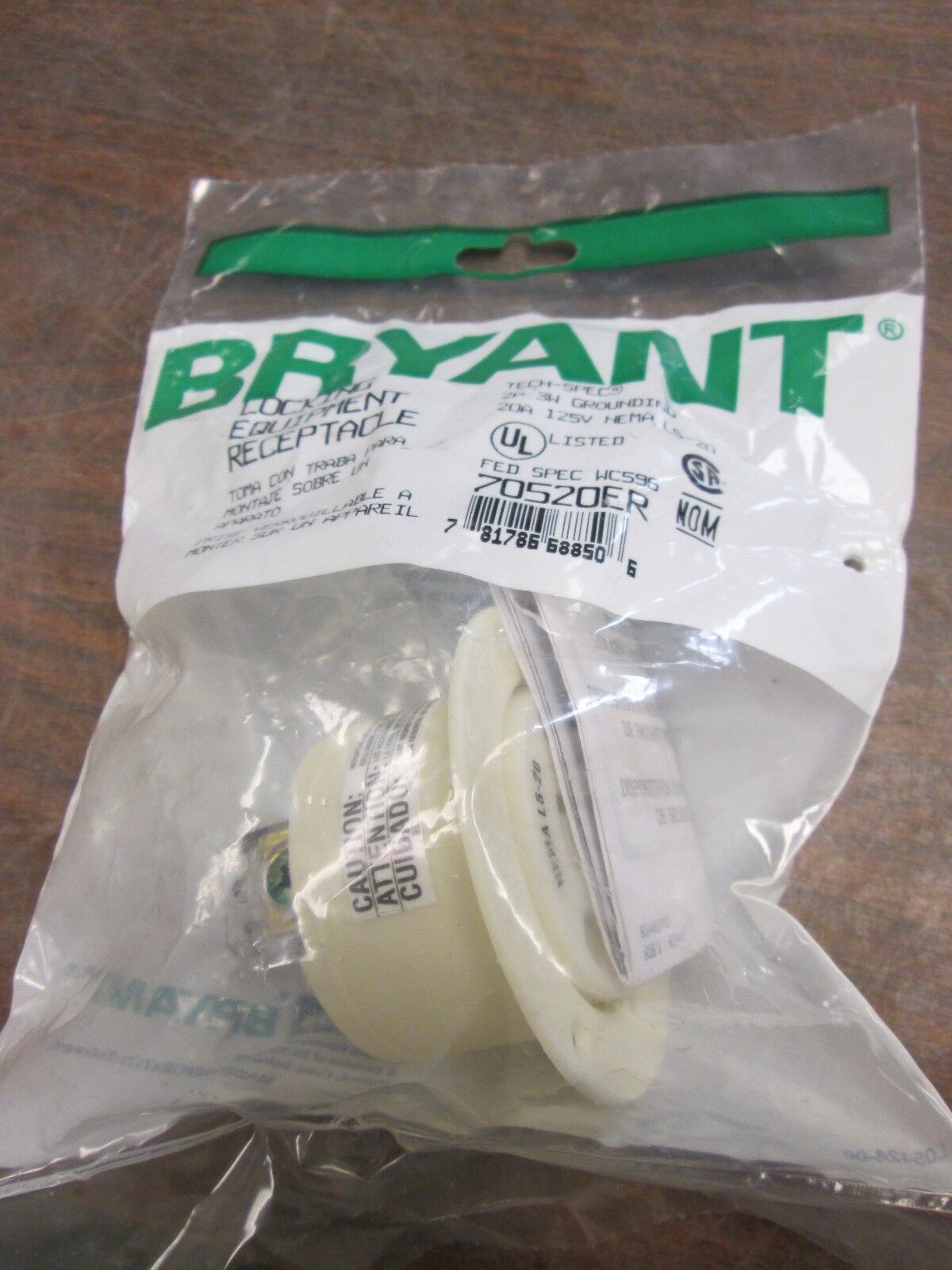 Bryant Locking Equipment Receptacle 70520ER 20A 125V New Surplus