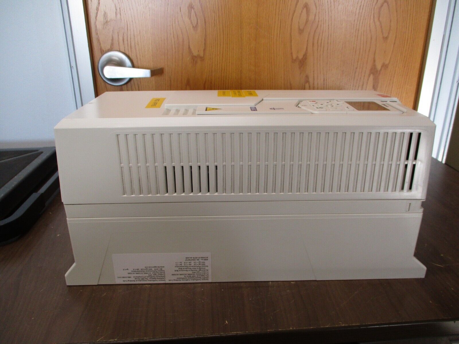 ABB ACH580 AC Drive ACH580-01-027A-4+J429 20HP 3Ph w/ Keypad Used