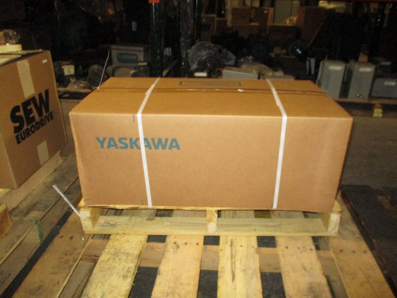 Yaskawa P1000 AC Drive CIMR-PU4A0103FAA Rev F 75HP 480V *Dented Box* New Surplus