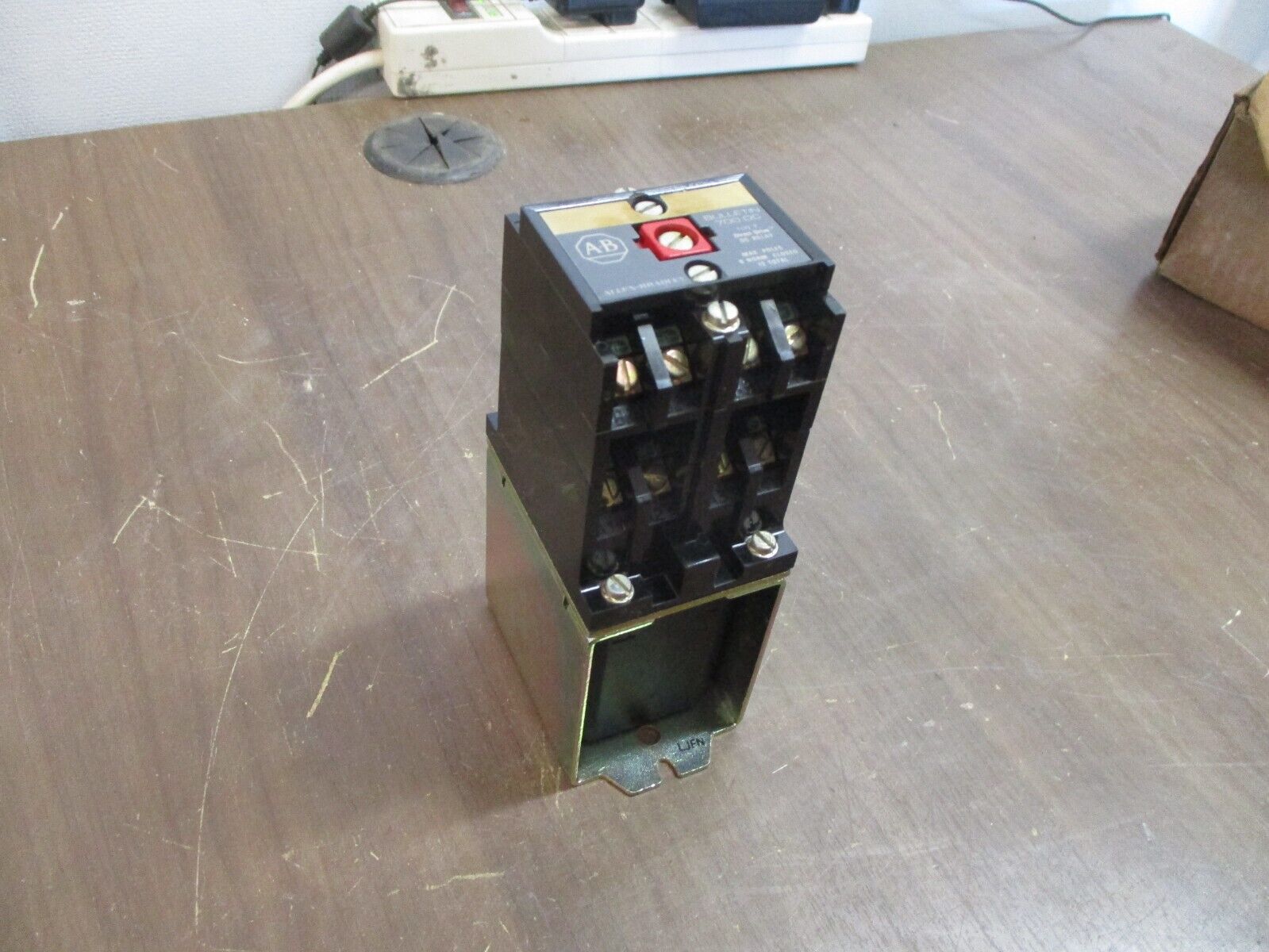 Allen-Bradley Type P Control Relay 700DC-P800Z1 Ser. A 115-125VDC Coil