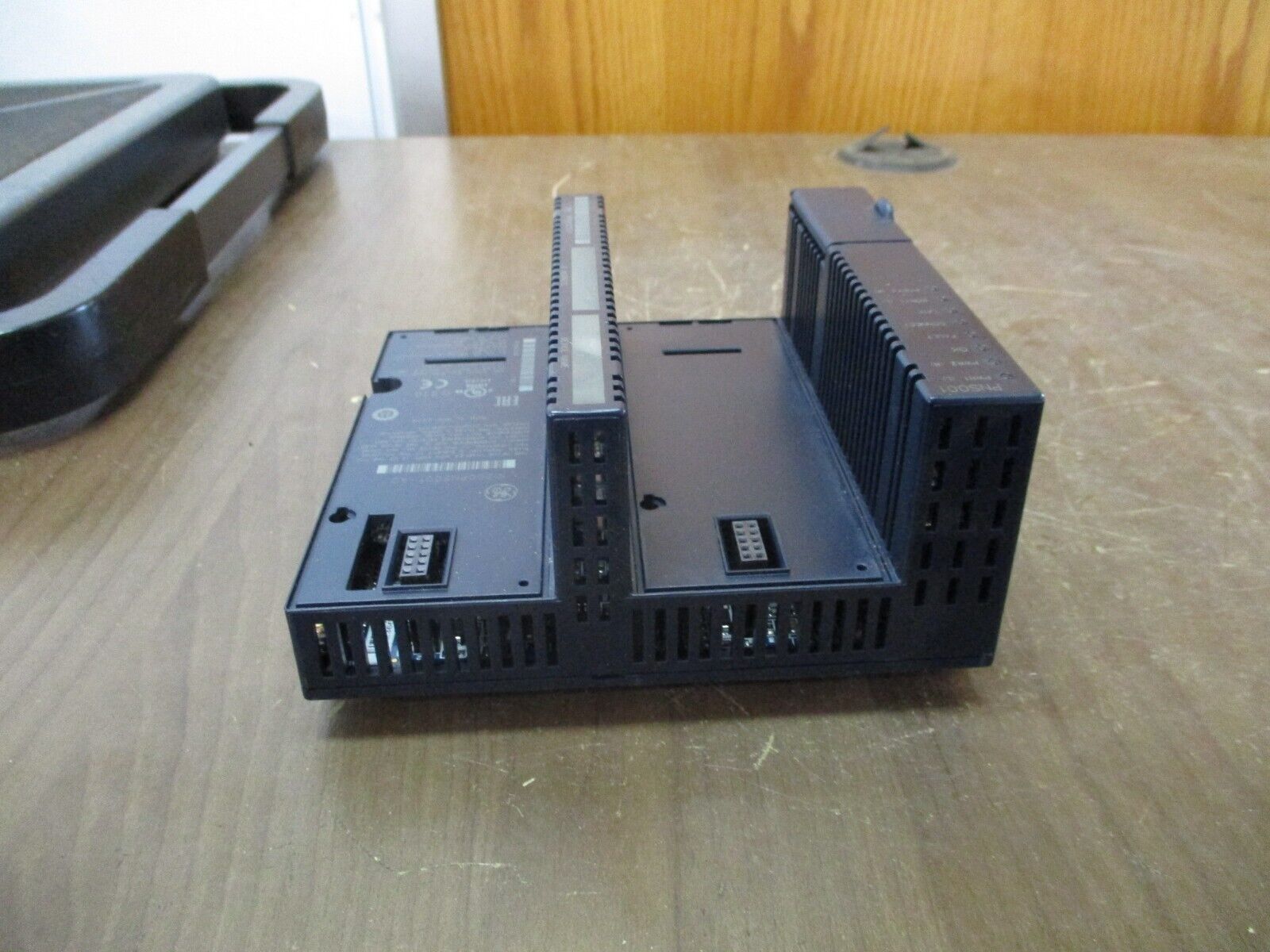 GE VersaMax Remote I/O Unit IC200PNS001-AC For Hazardous Locations *Broken Vent*