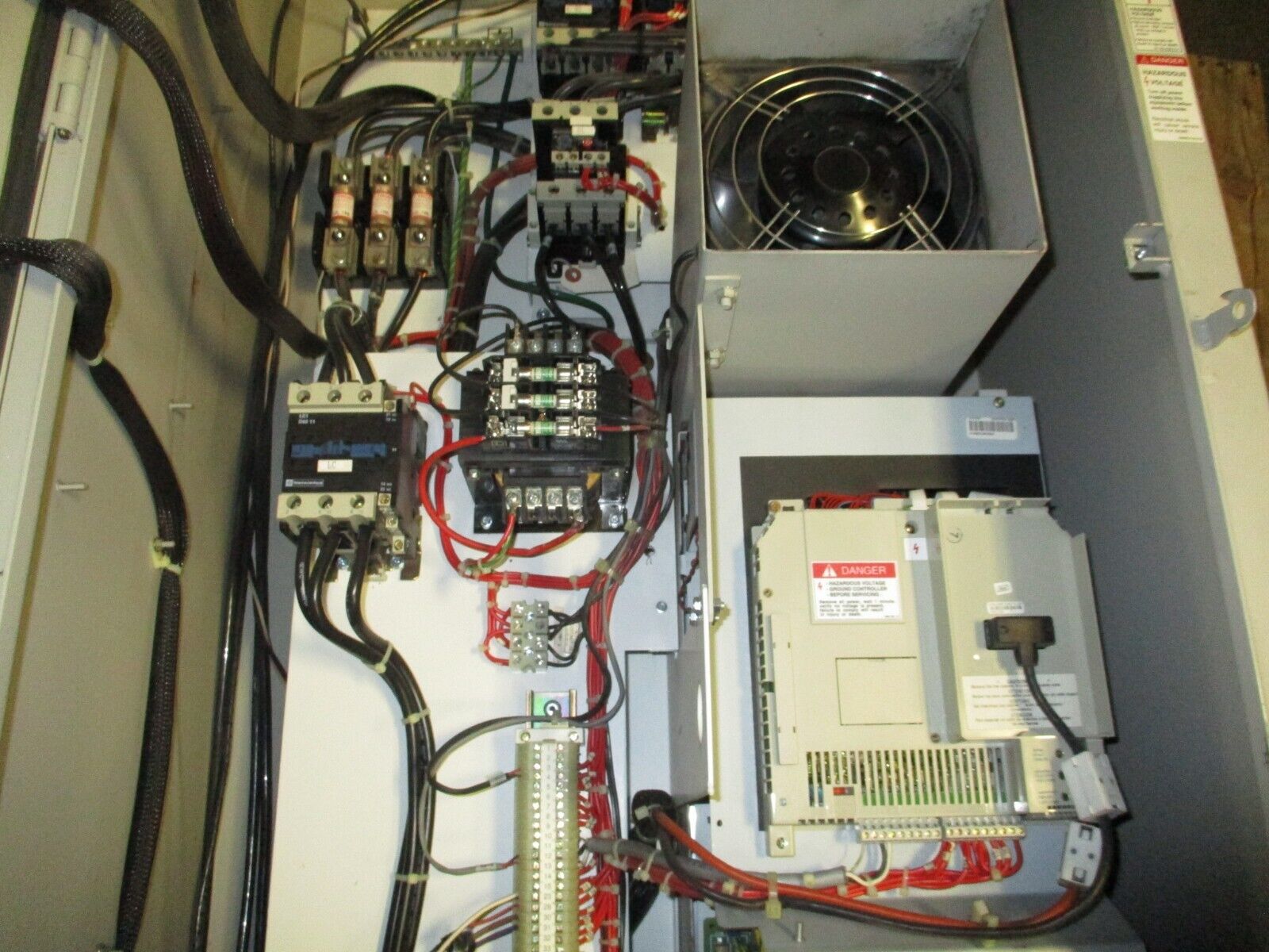 Square D Altivar AC Drive 8839 ATV66D16M2 Ser. A 15HP 3Ph Type 1 Enclosure Used