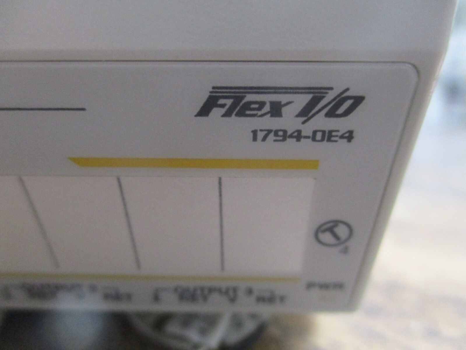 Allen-Bradley Analog Output 1794-OE4 *Cracked Vent* Used