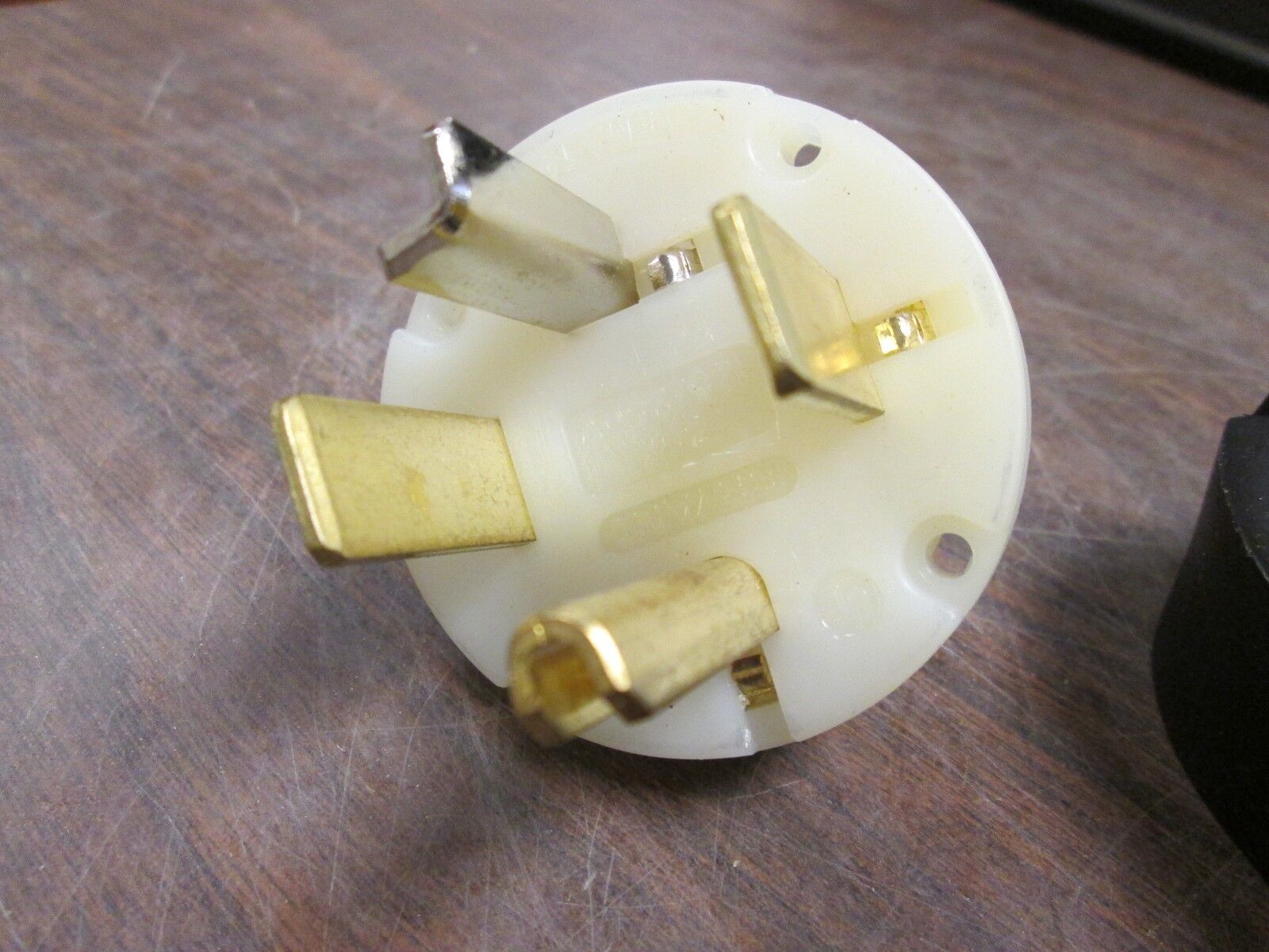 Bryant Nylon Angle Plug 9432-ANPB 30A 125/250V 3P 4W New Surplus