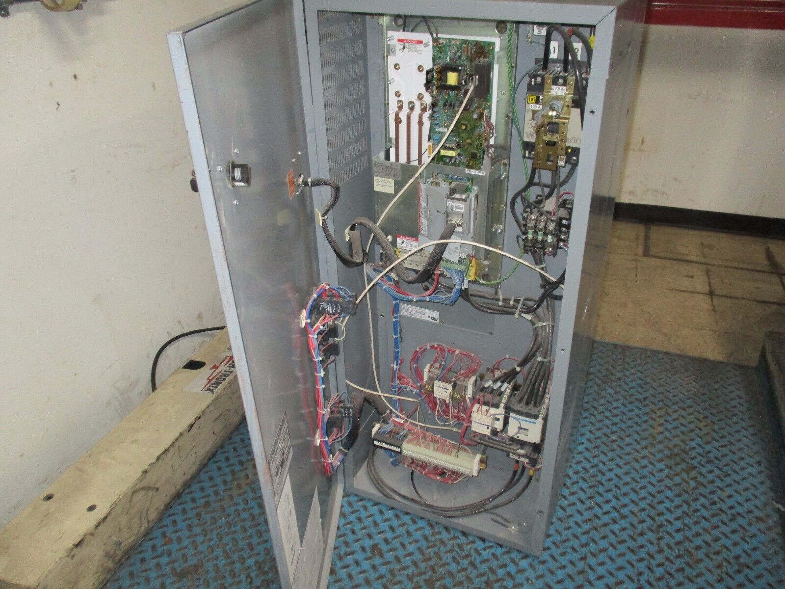 Square D Econoflex Altivar AC Drive 8839 58ENG4VY 40Hp 3Ph Used