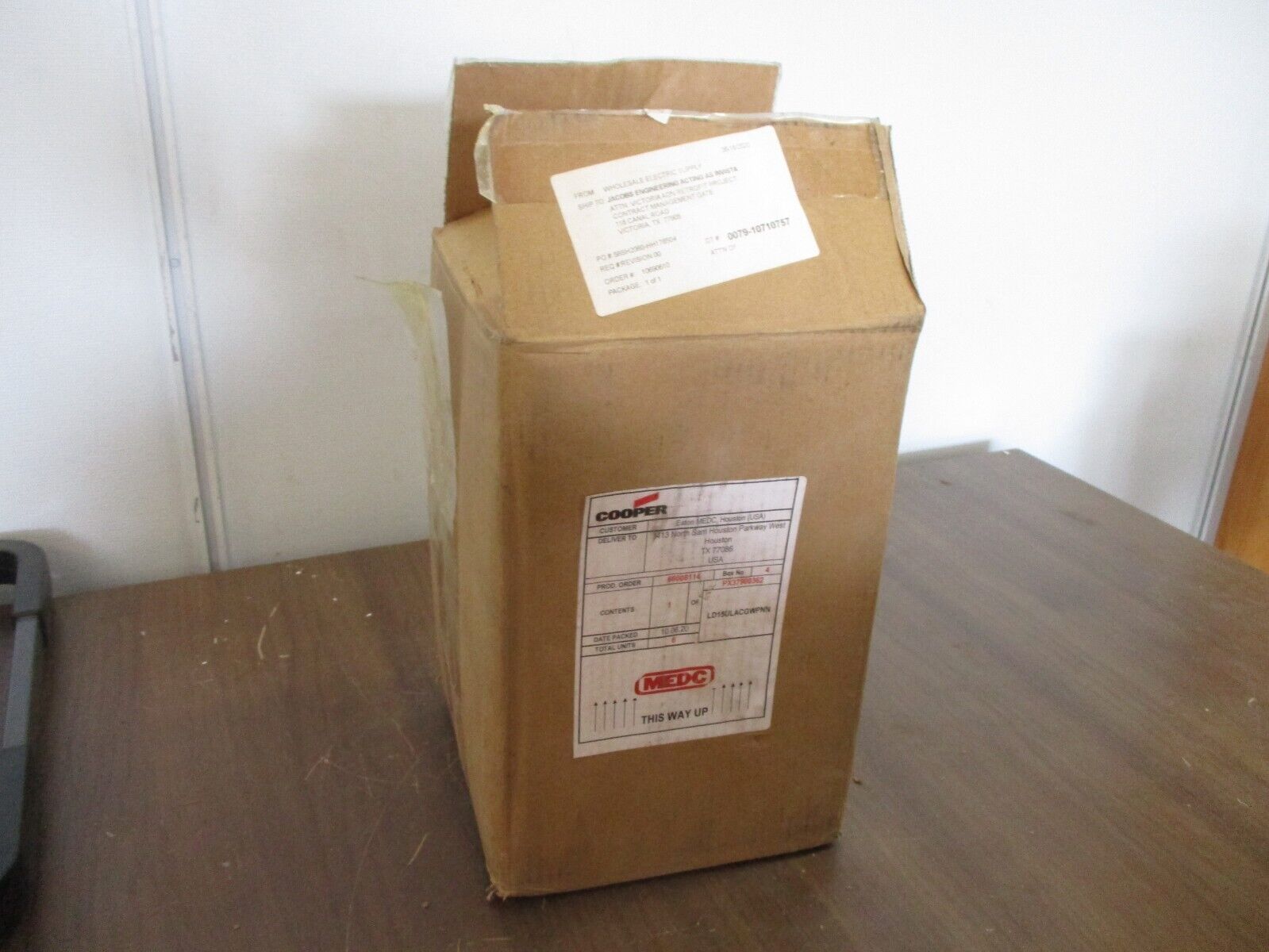 Cooper Explosion Proof Strobe Light LD15ULACGWPNN New Surplus