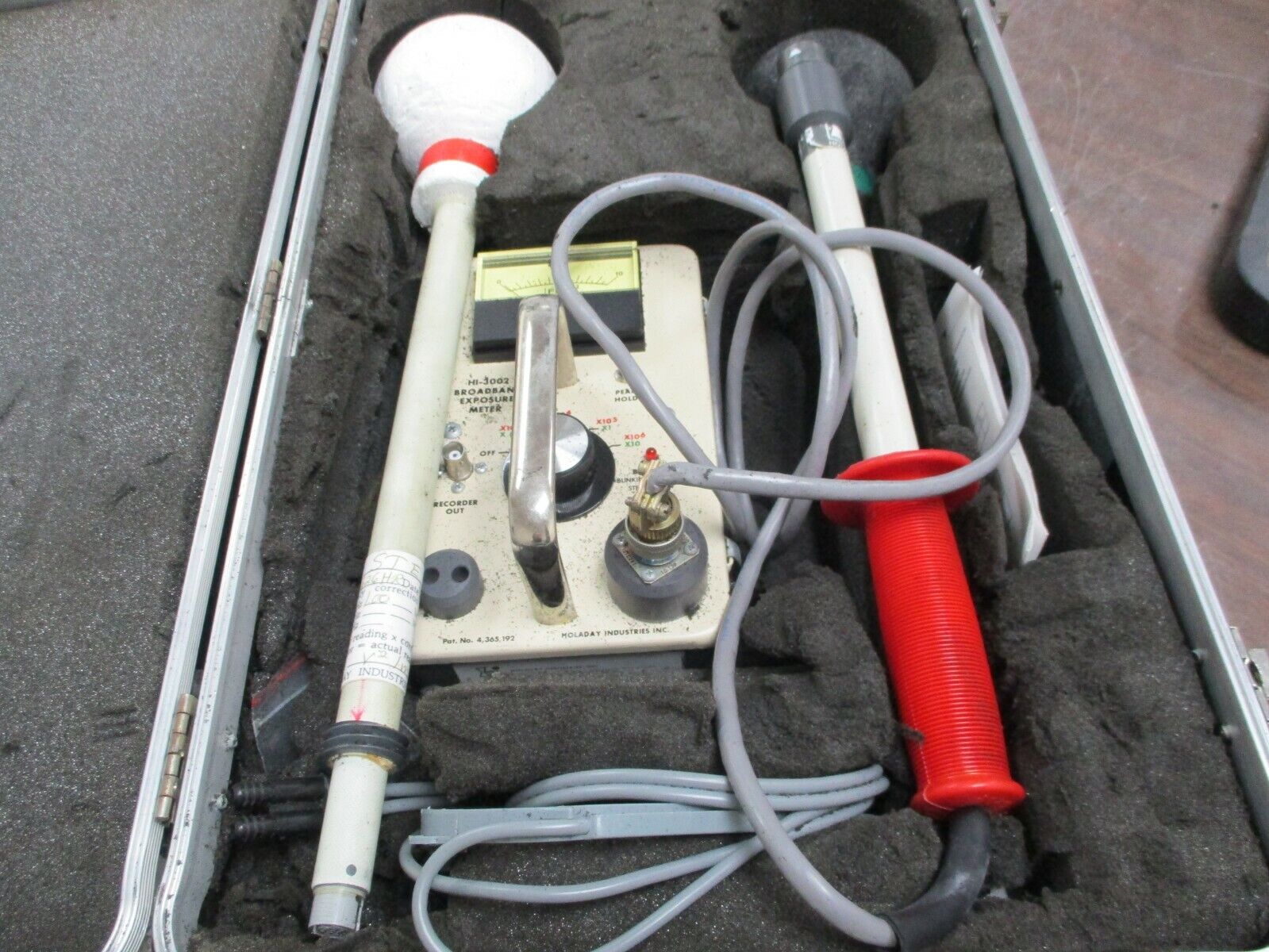Holaday Industries Microwave Survey Meter HI-3002 *Cracked Carry Case* Used
