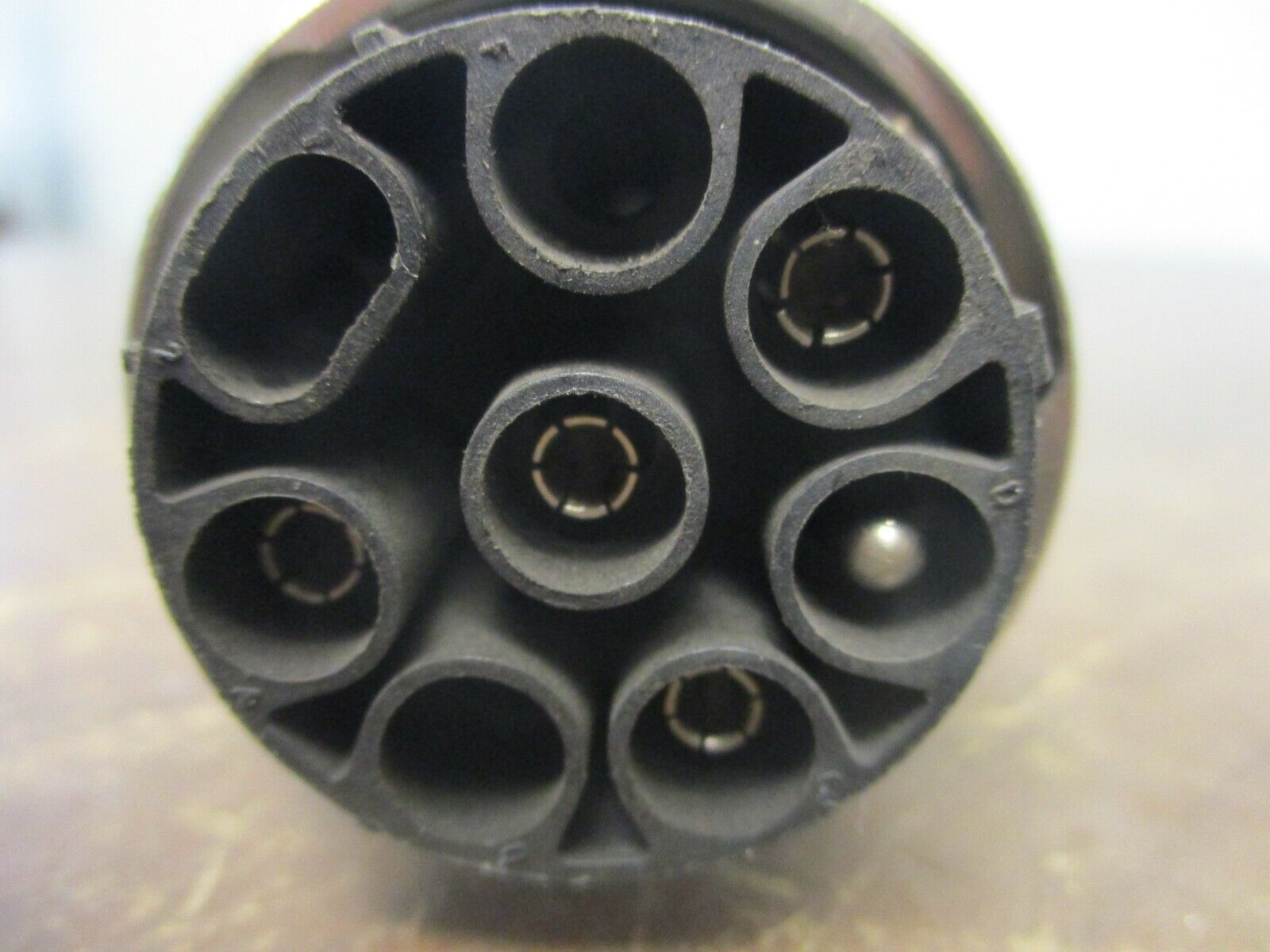 SOURIAU/BURNDY UTG Series Connector 24-5 5-Pin Used