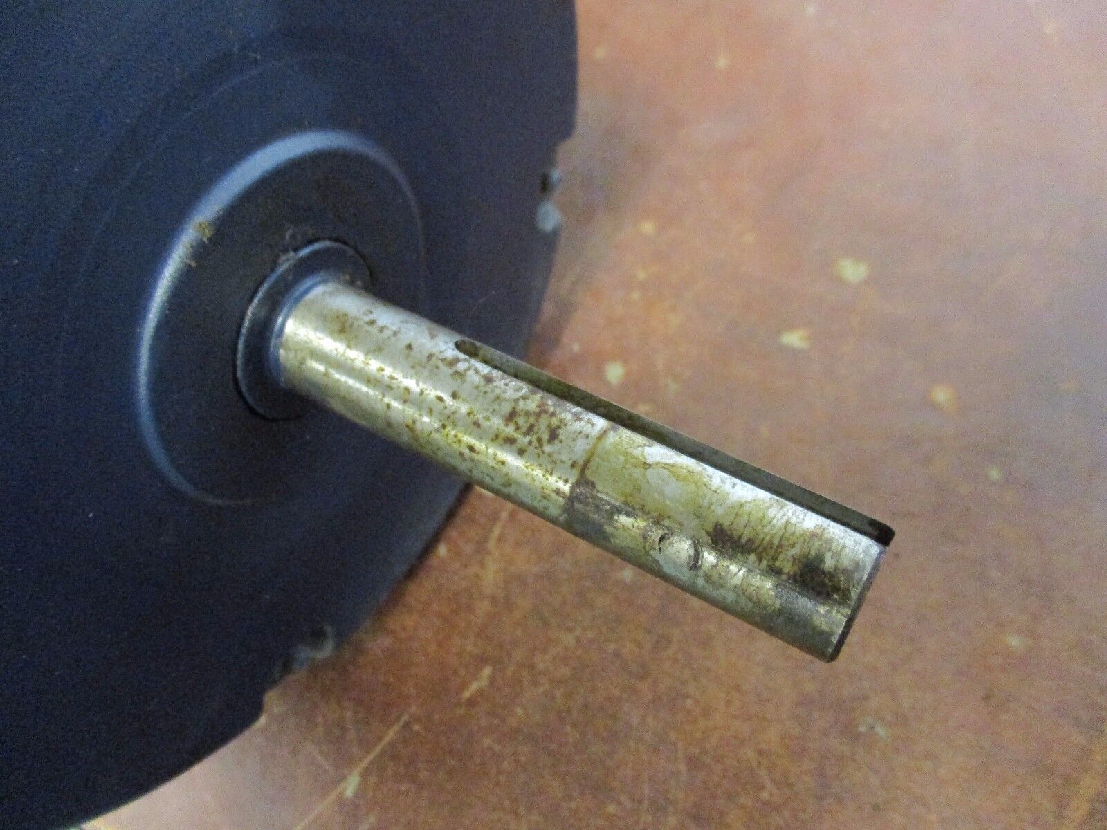 Leeson AC Motor 116069.00 1/2HP 1140RPM 56Y Frame 208-230/460V 2.2/1.1A Used