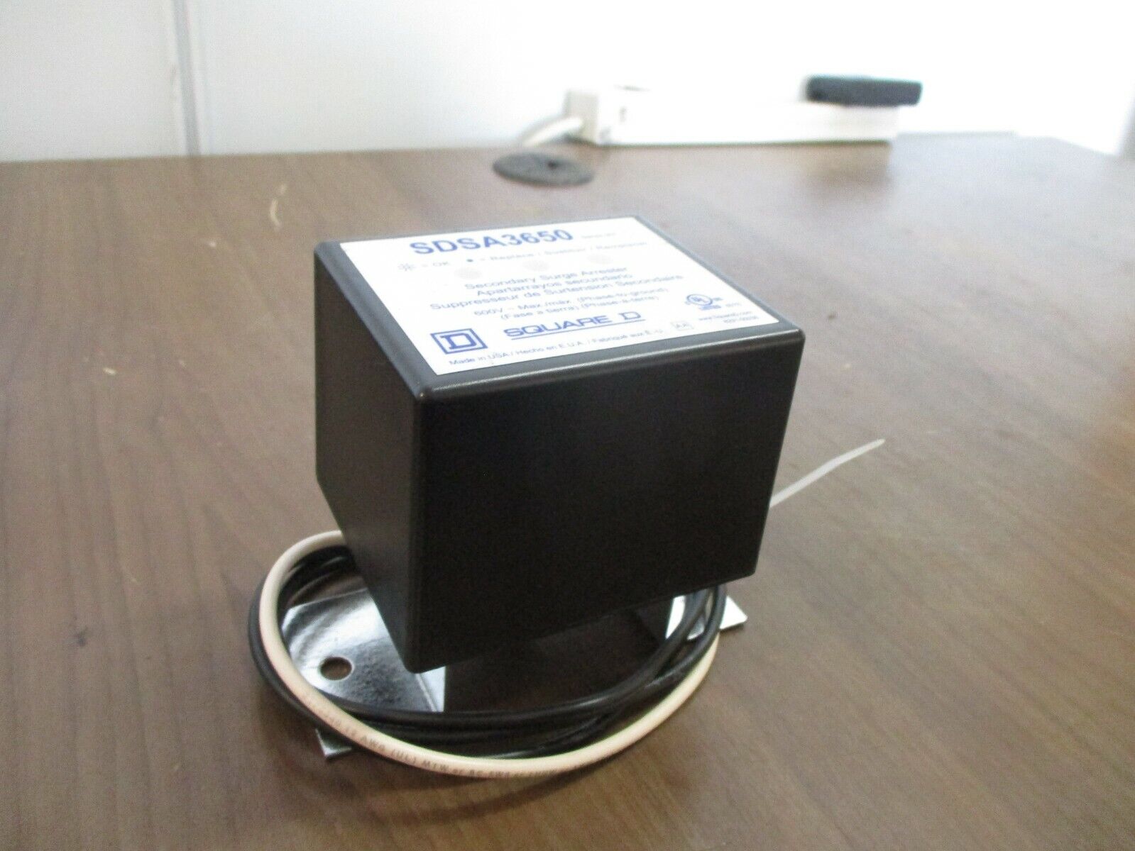 Square D Secondary Surge Arrester SDSA3650 Ser. 001 600V Used