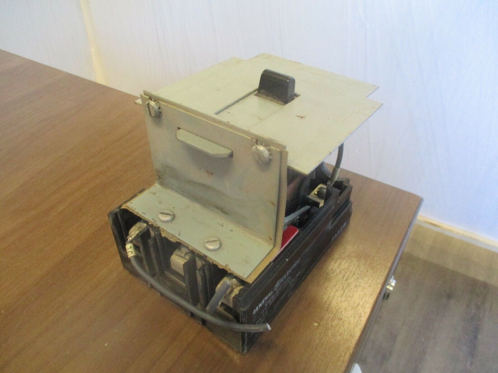 GE QMW Switch 565B714G42 30A 3P Used