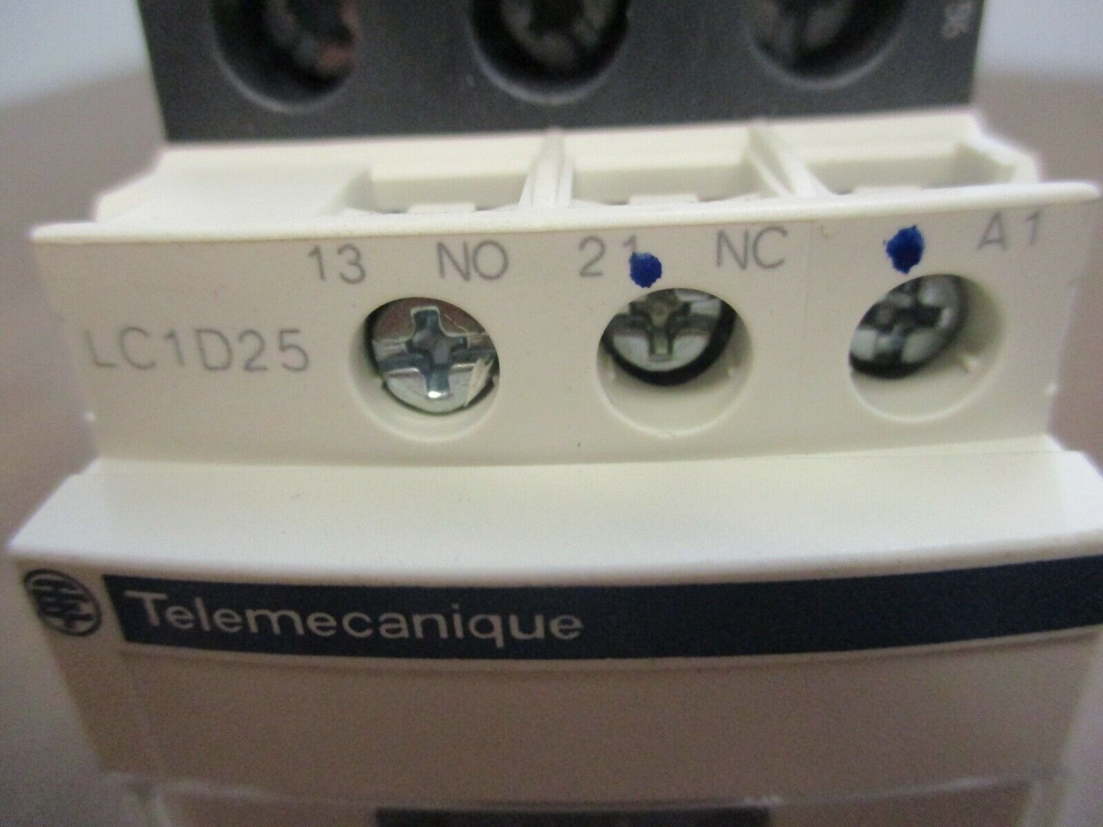 Scneider Electric Contactor LC1D25 120V Coil 40A 600V Used