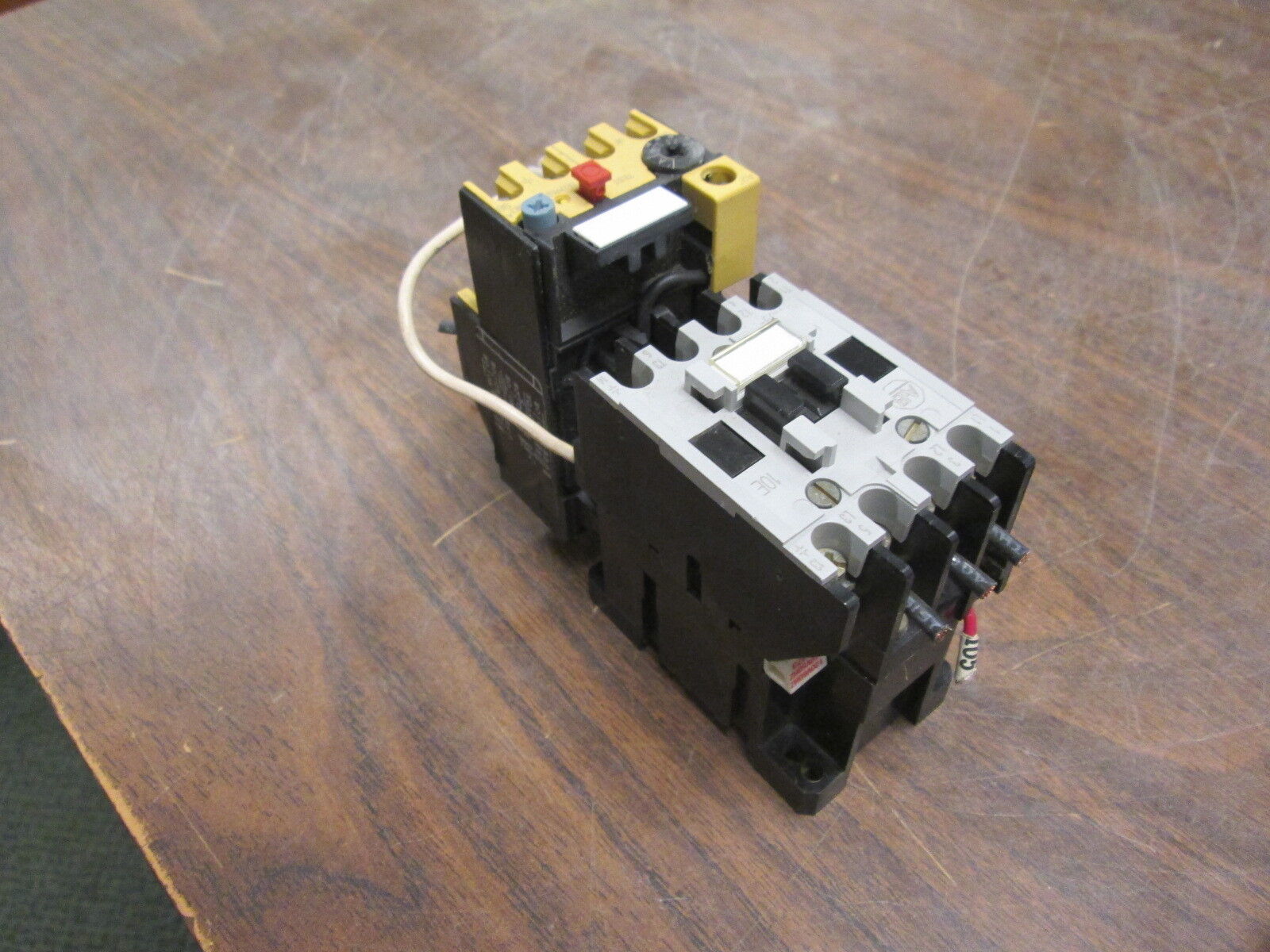 Allen-Bradley Starter 100-A09ND3/193-B5B30 120V Coil 9A 600V Trip: 2-3A Used