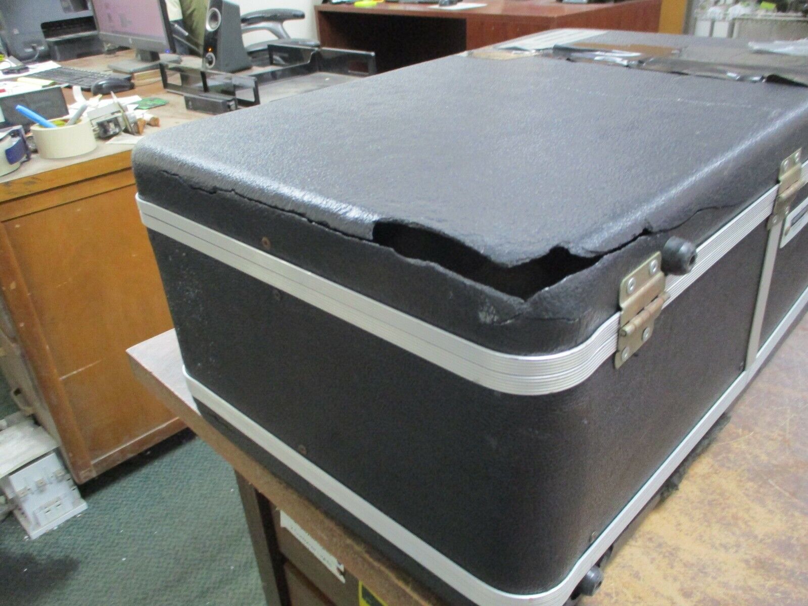 Holaday Industries Microwave Survey Meter HI-3002 *Cracked Carry Case* Used