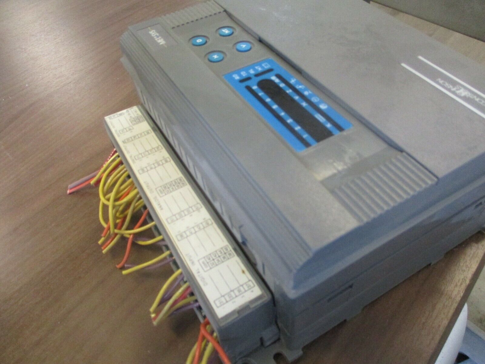Johnson Controls Metasys Controller DX-9100-8454 24VAC *Cracked Case* Used