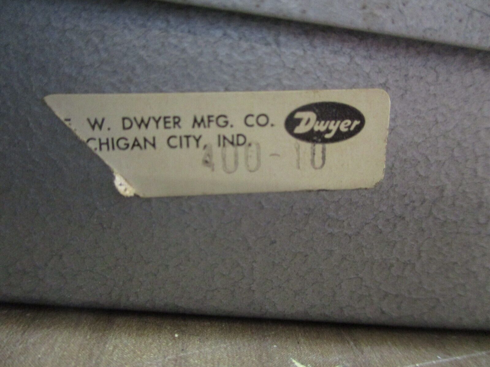 Dwyer Air Velocity Meter 400-10 Used