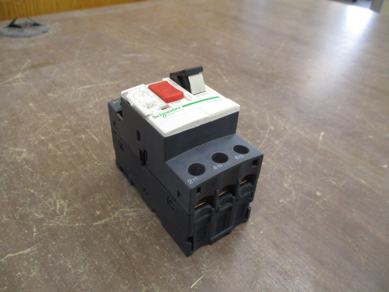 Schneider Electric Manual Starter GV2ME08 Trip: 2.5-4A Used
