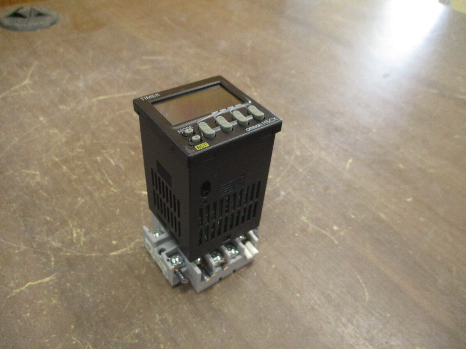 Omron Electronic Timer H5CX-A11D-N Range: 0.001Sec - 9999Hr w/ Base Used