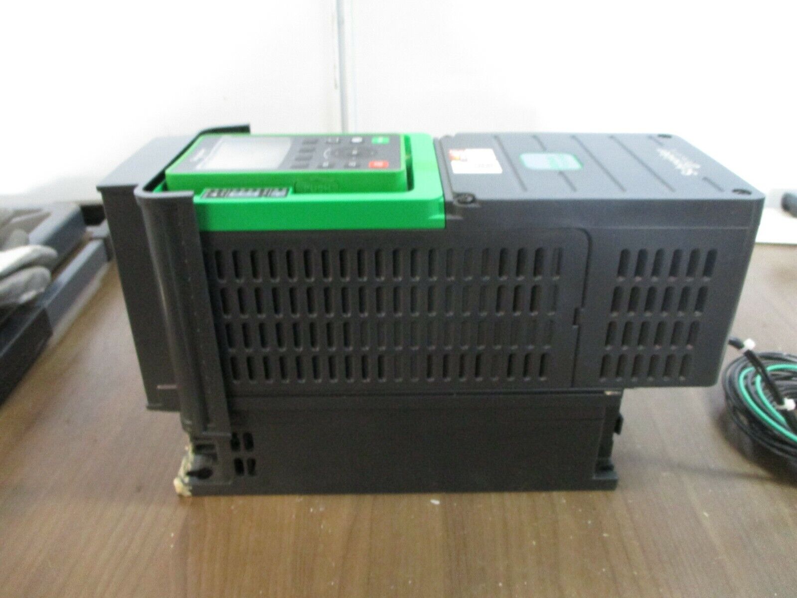 Schneider Electric Altivar 930 AC Drive ATV930U22N4 3HP 3Ph w/ Keypad Used