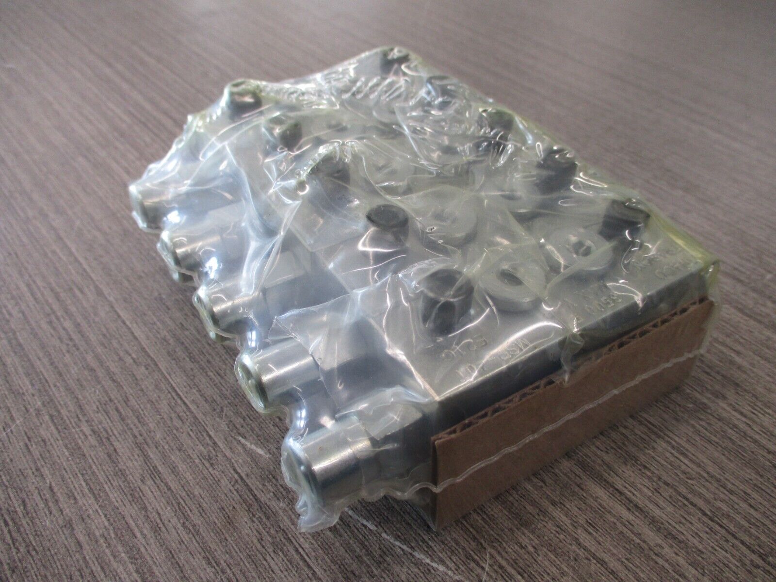 Graco KB22C Divider Valve 562743 3500 PSI *Lot Of 5* New Surplus