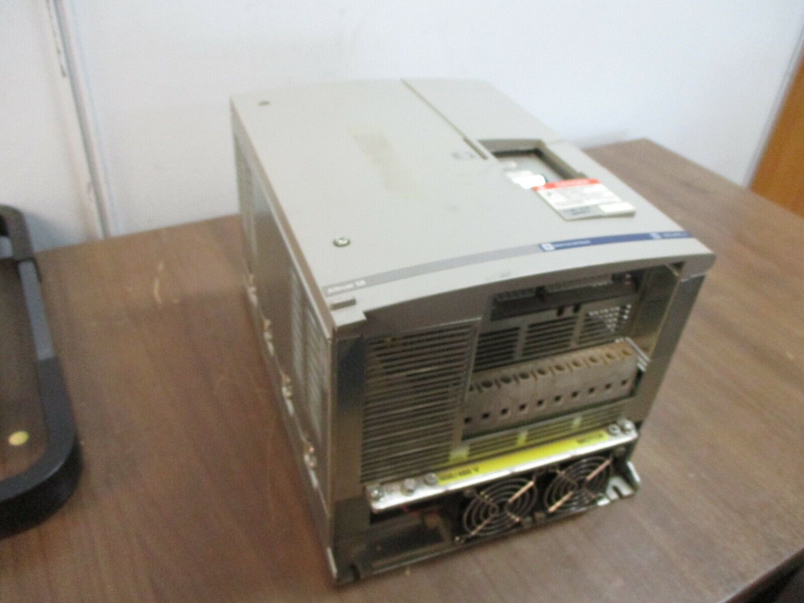 Square D Altivar 58 AC Drive ATV58HD16N4Z 15HP w/ VW3A58202 I/O Card *No Keypad*