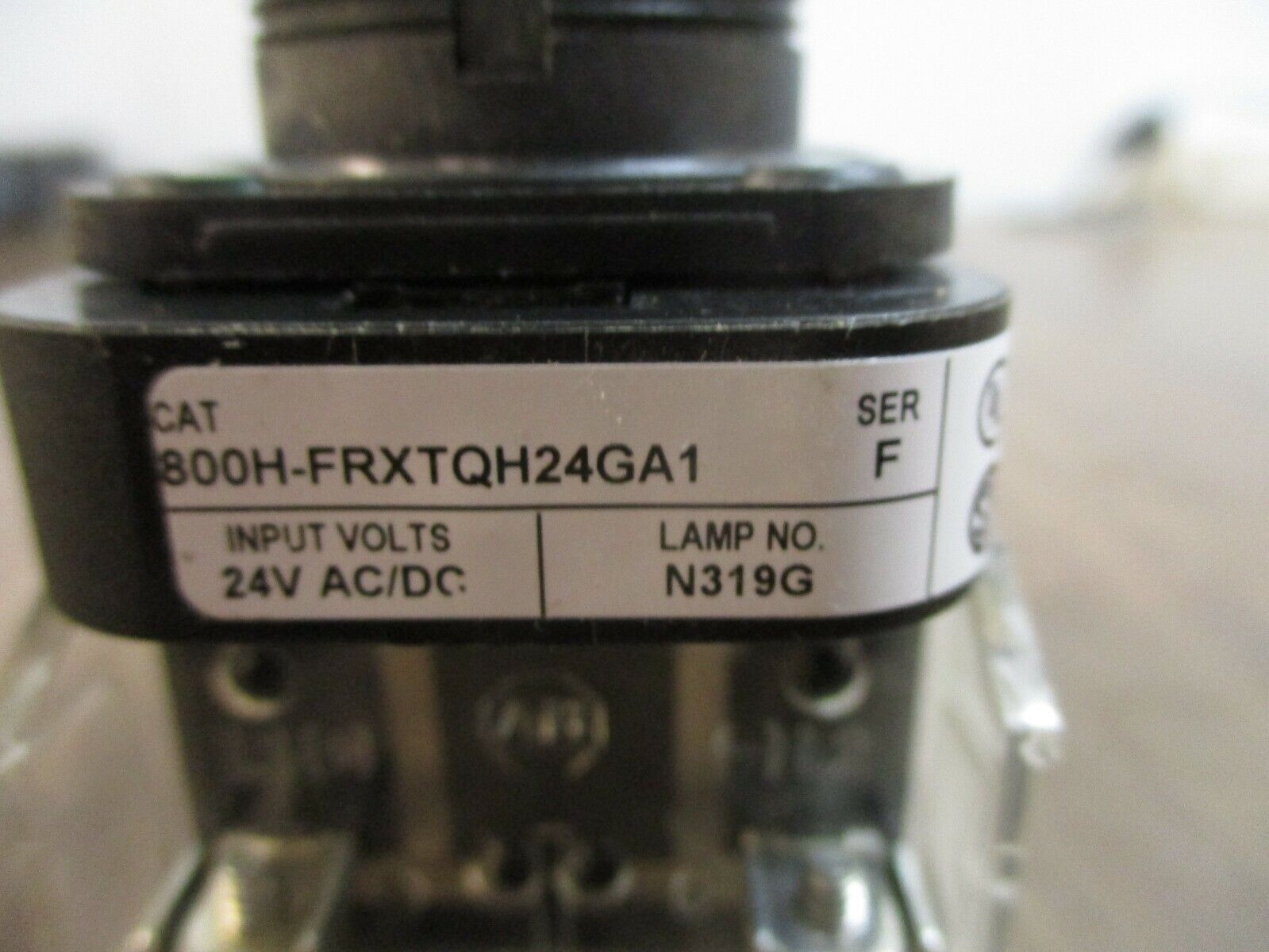 Allen-Bradley Illuminated Push Button 800H-FRXTQH24GA1 Ser. F 24V Green Used