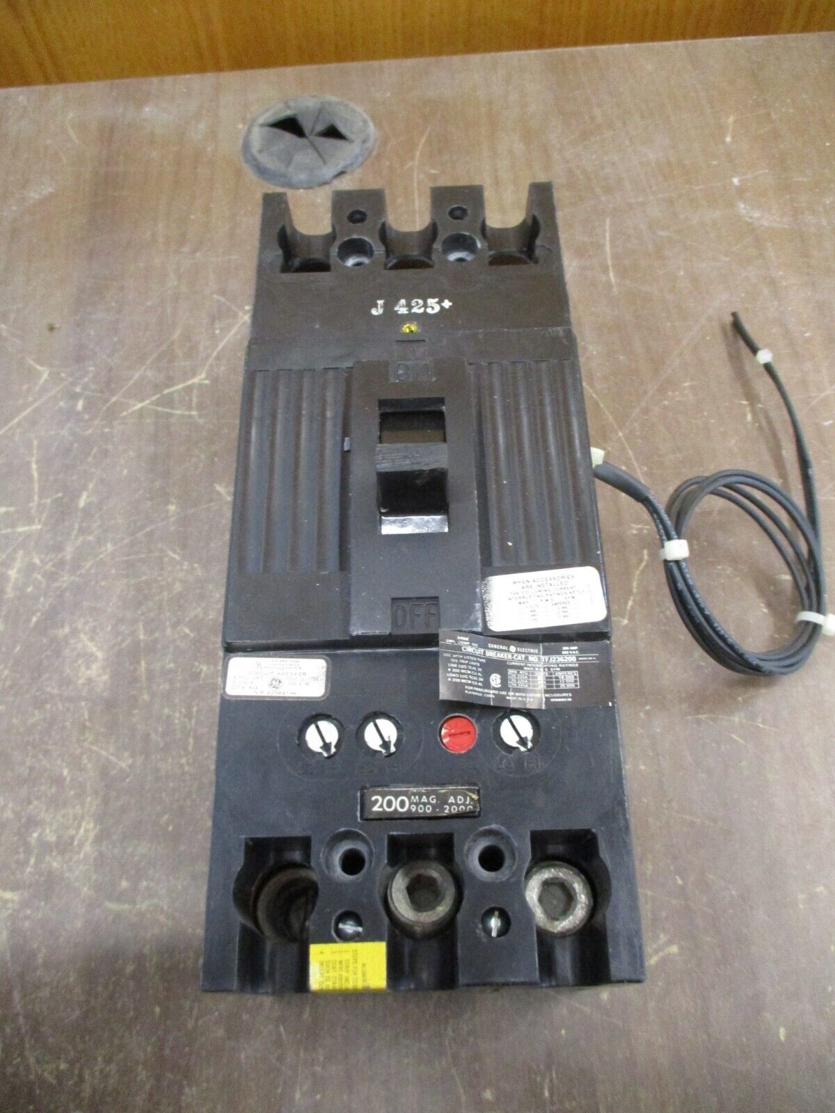 GE Circuit Breaker TFJ236200 200A 600V 3P w/ Shunt Trip *Missing (1) Lug Nut*