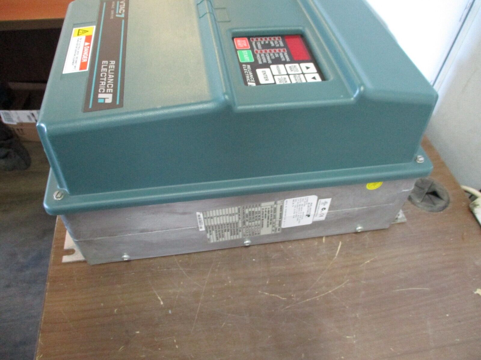 Reliance VTAC 7 GV3000/SE AC Drive 20V4260 20HP Type 12 Enclosure Used