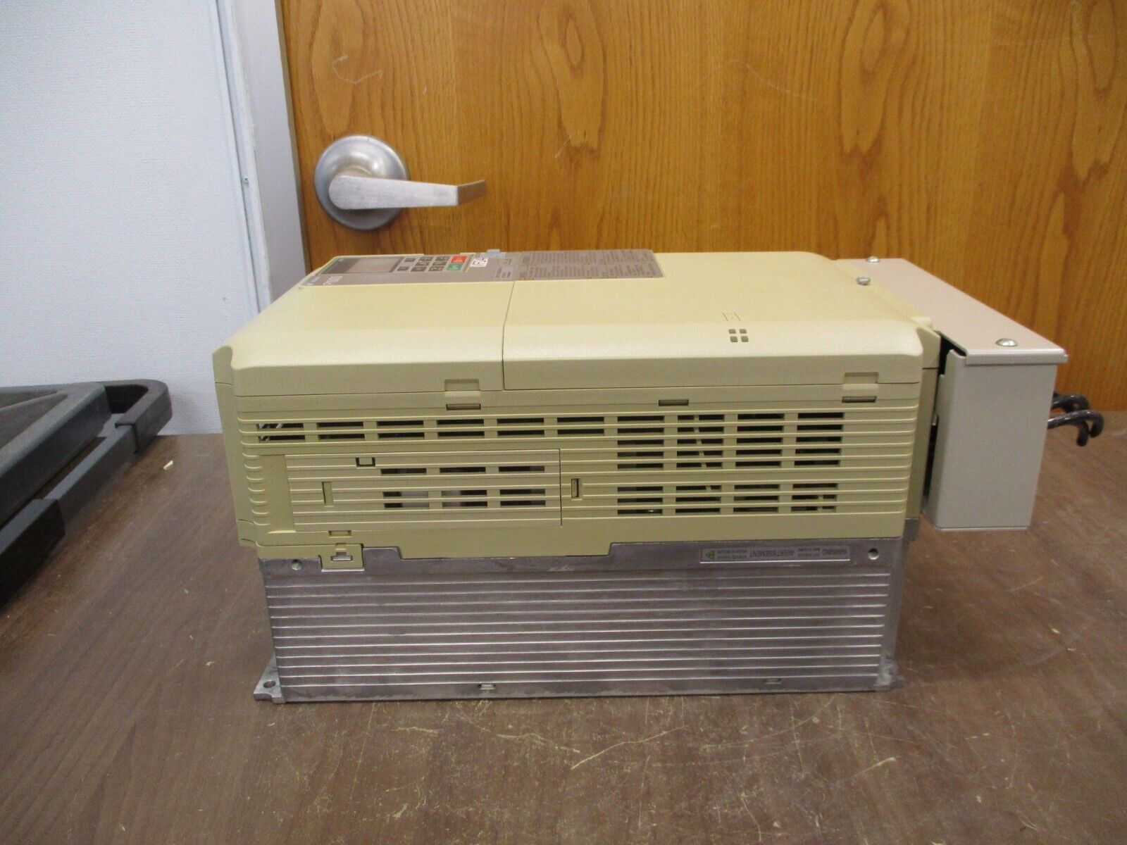 Yaskawa P1000 AC Drive CIMR-PU4A0044FAA Rev. D 30HP 3Ph w/ Keypad Used